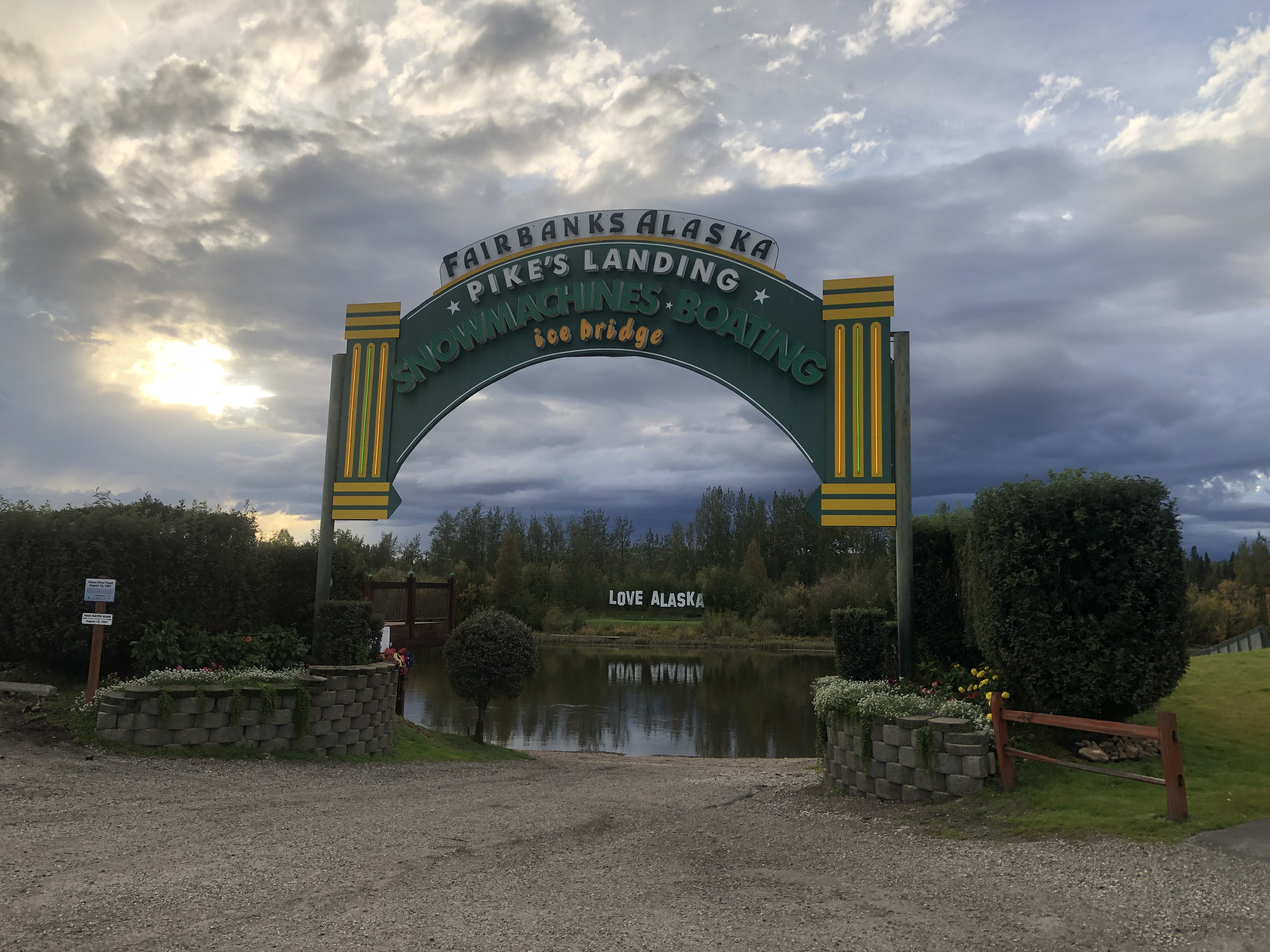 photo of gateway to pike's landing in fairbanks